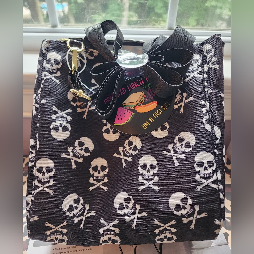 Betsey Johnson black skull crossbones zip top insulated lunch tote nylon